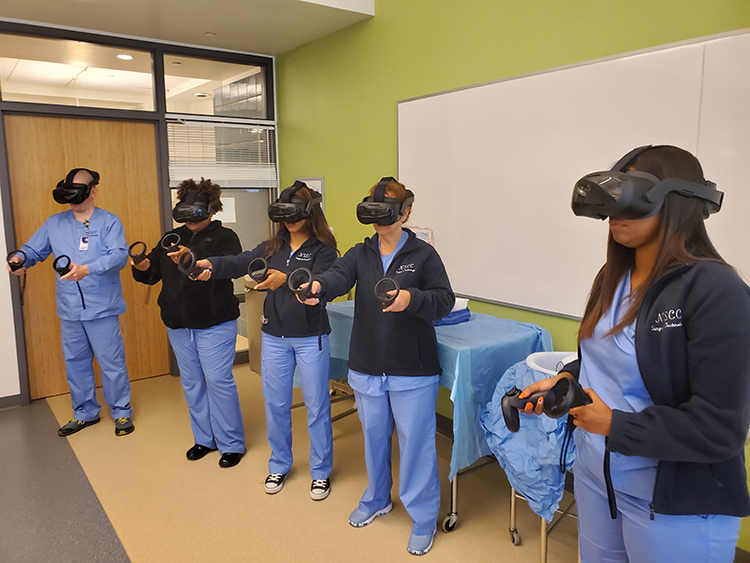 5 surg tech students using periopsims